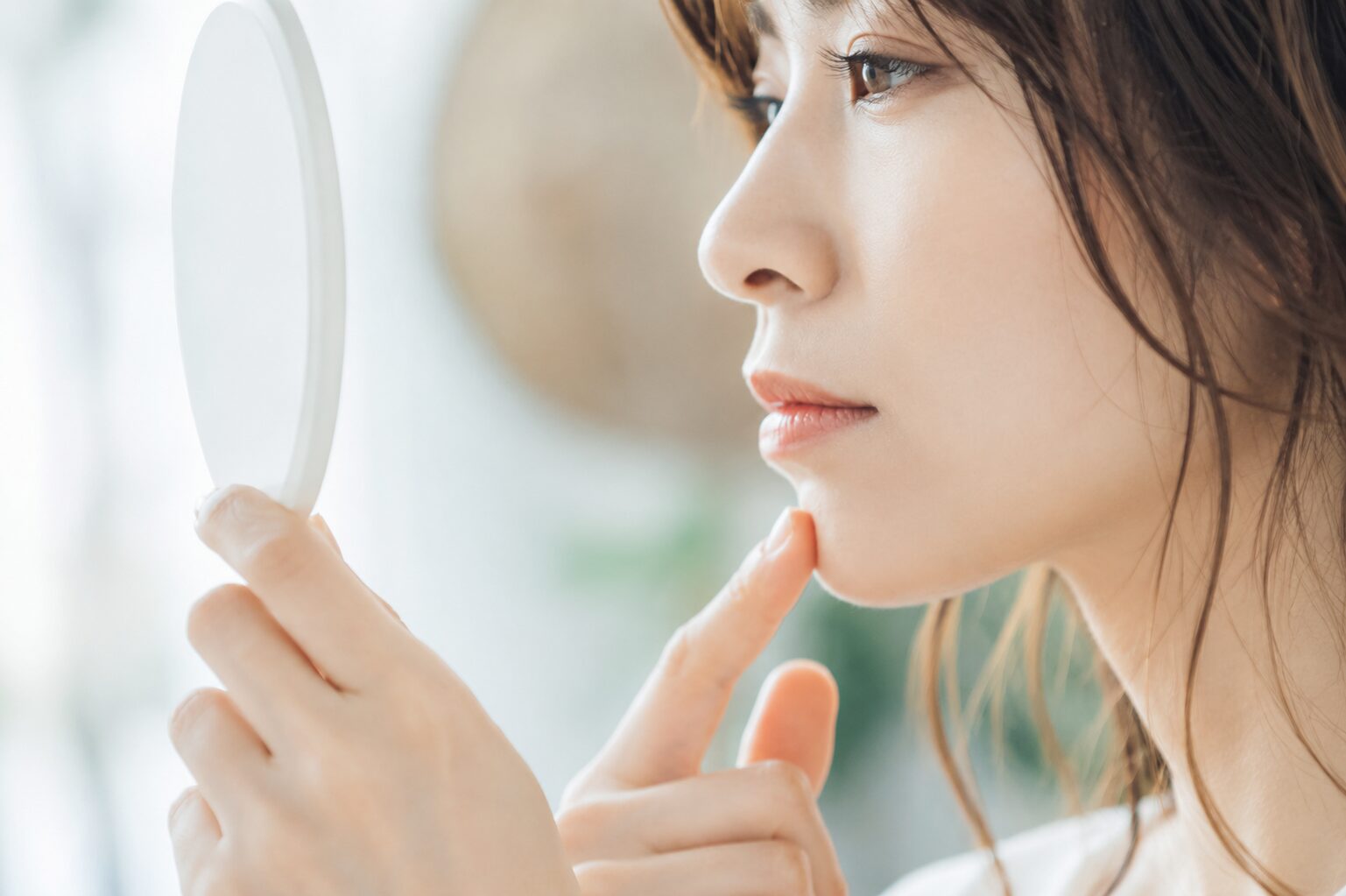 40代の肌悩みに悩む女性