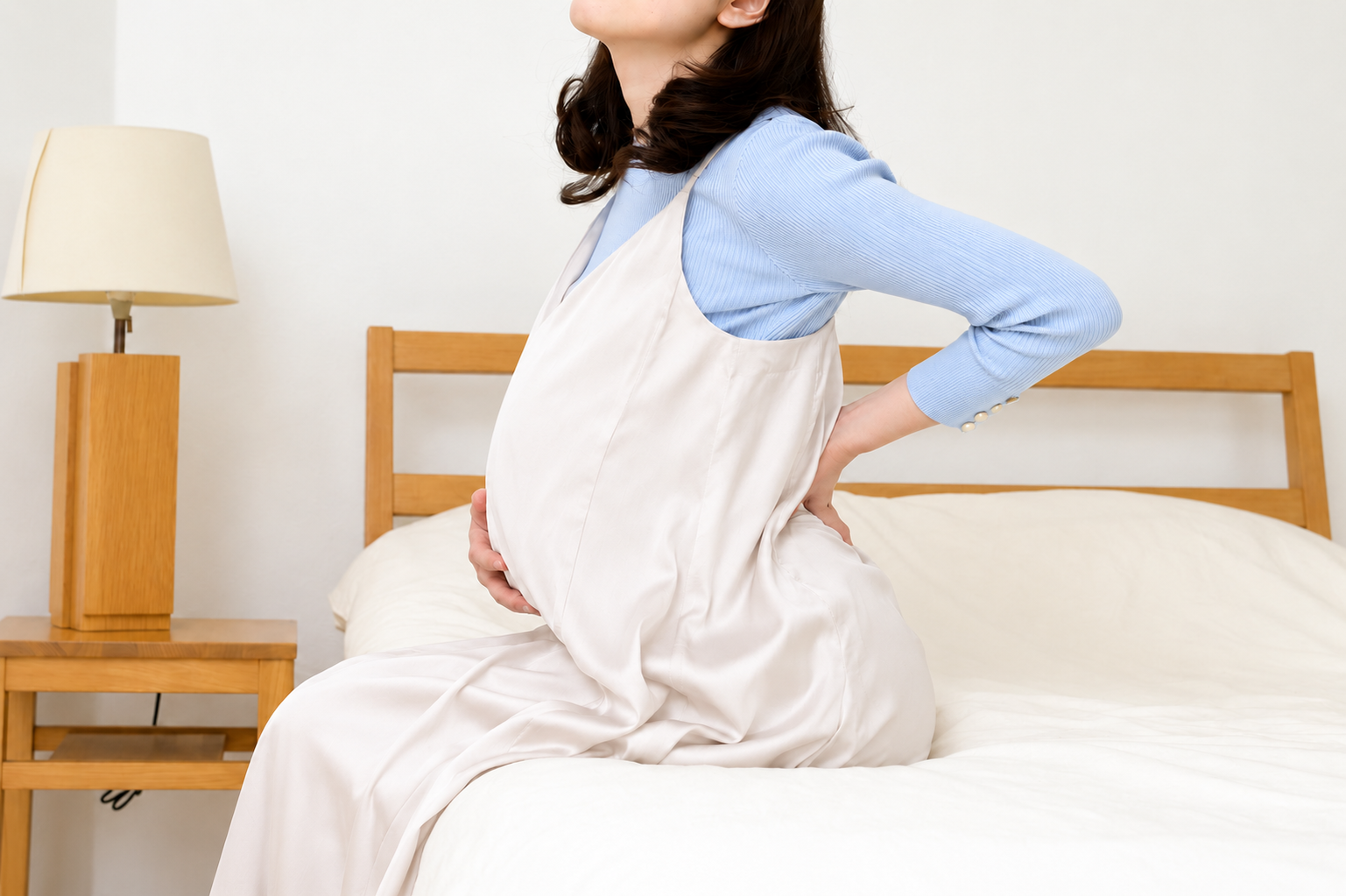 妊娠中の腰痛に悩む女性